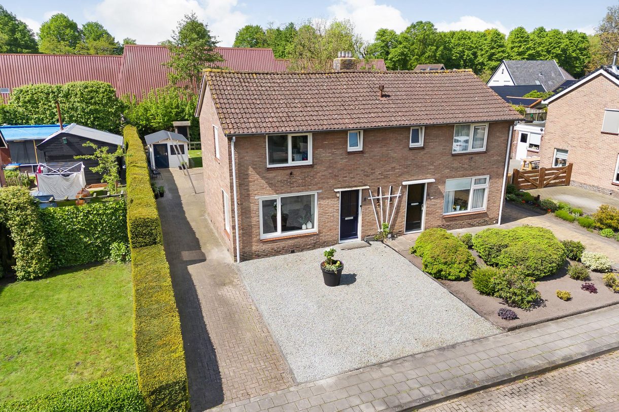 Te koop: Foto Woonhuis aan de Burg. van Veenlaan 8 in Nijeveen