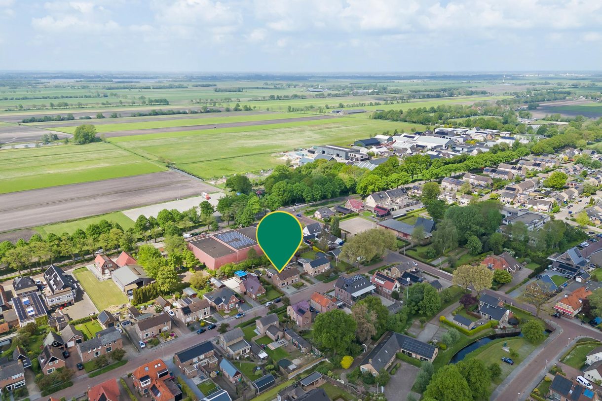 Te koop: Foto Woonhuis aan de Burg. van Veenlaan 8 in Nijeveen