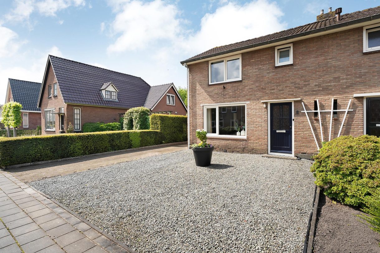 Te koop: Foto Woonhuis aan de Burg. van Veenlaan 8 in Nijeveen