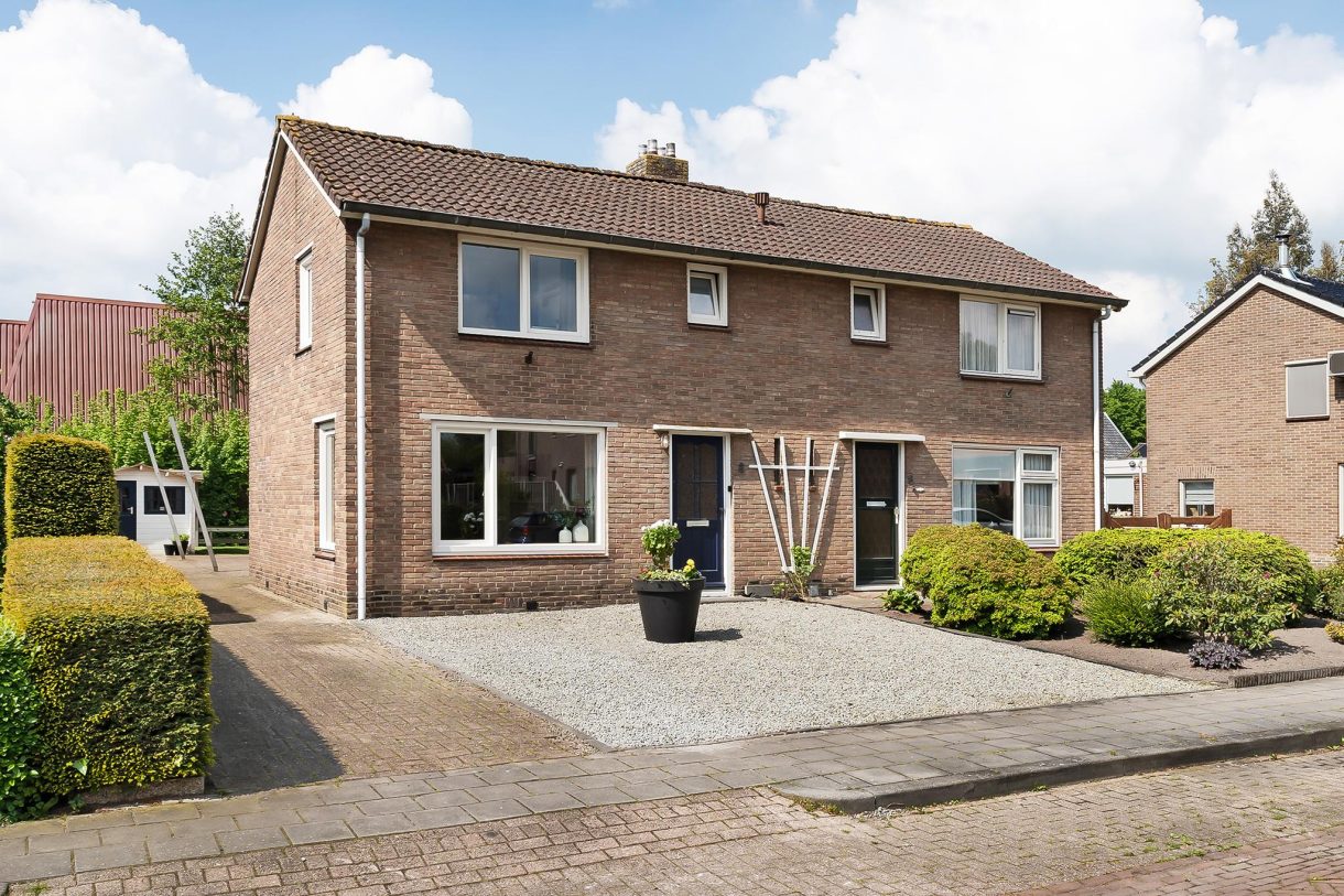 Te koop: Foto Woonhuis aan de Burg. van Veenlaan 8 in Nijeveen