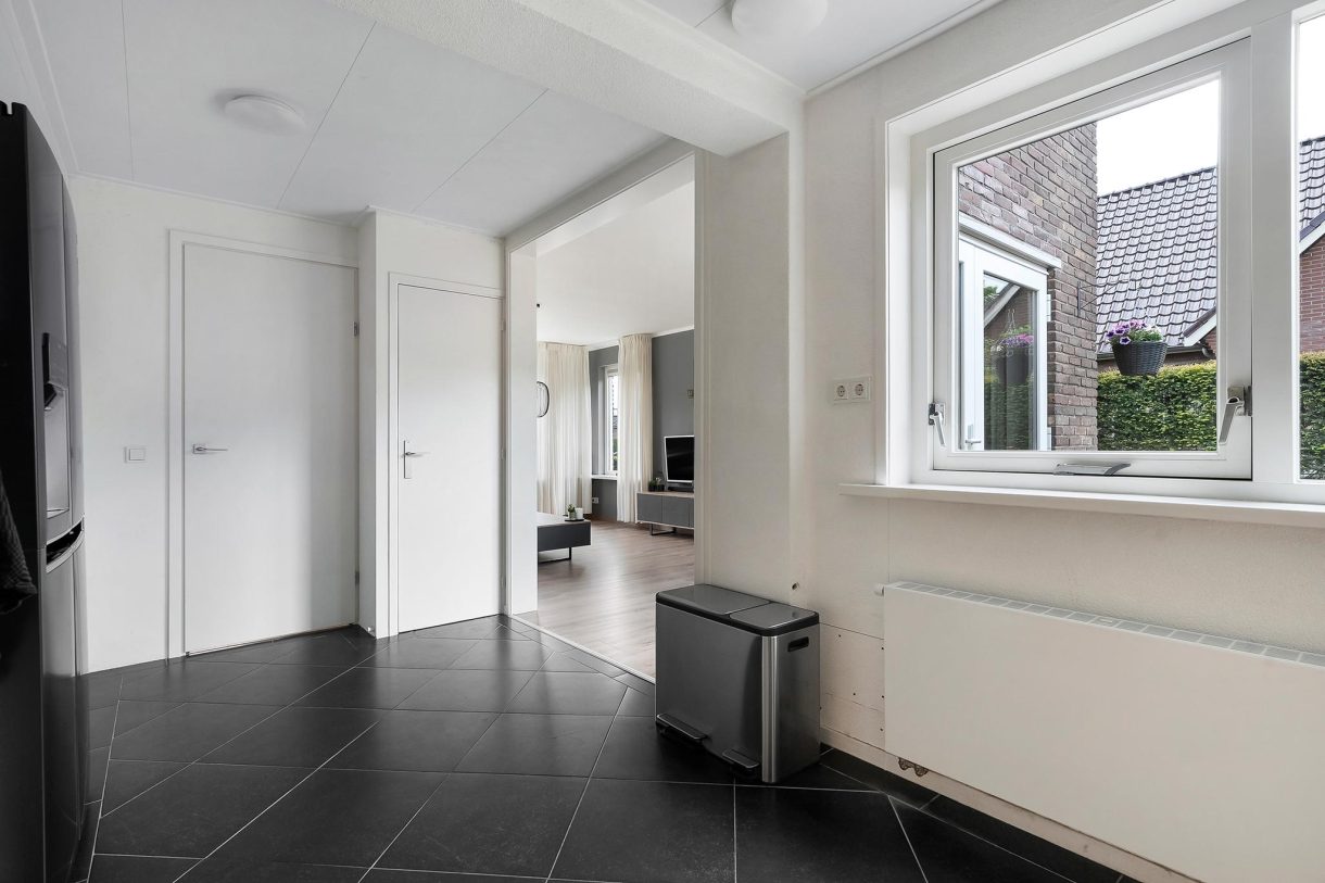 Te koop: Foto Woonhuis aan de Burg. van Veenlaan 8 in Nijeveen