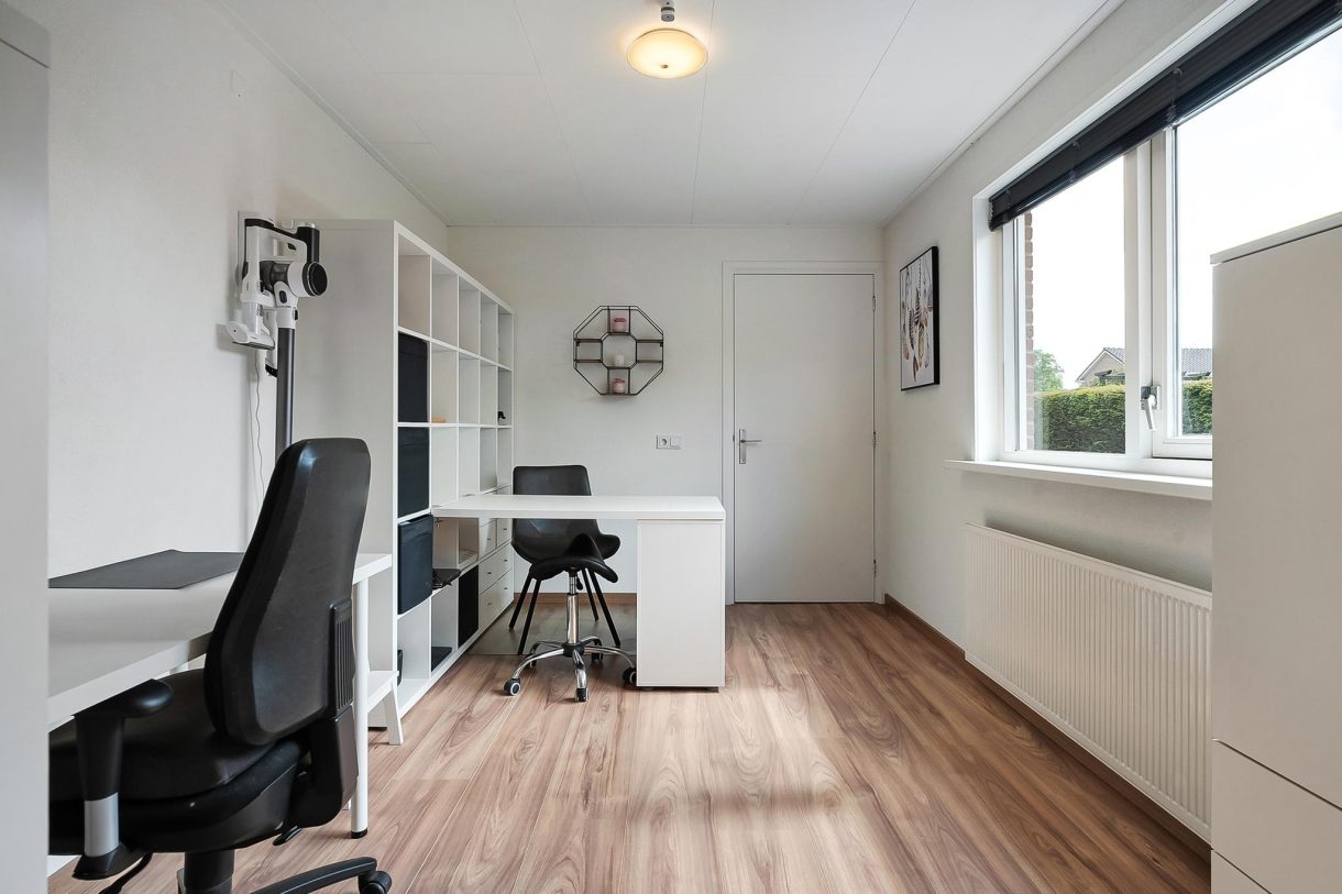 Te koop: Foto Woonhuis aan de Burg. van Veenlaan 8 in Nijeveen