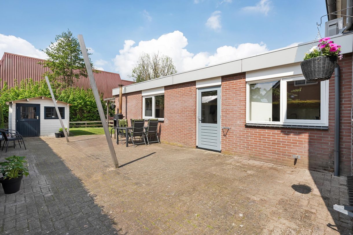 Te koop: Foto Woonhuis aan de Burg. van Veenlaan 8 in Nijeveen