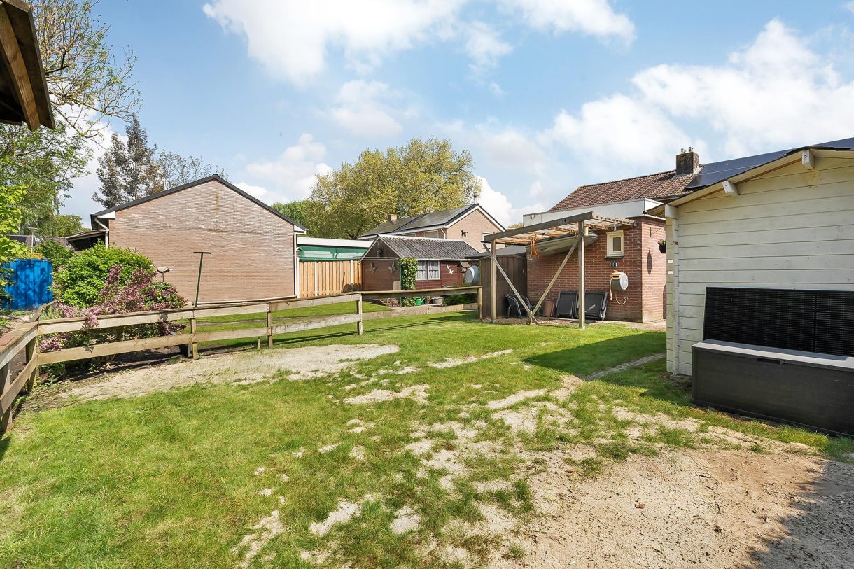 Te koop: Foto Woonhuis aan de Burg. van Veenlaan 8 in Nijeveen